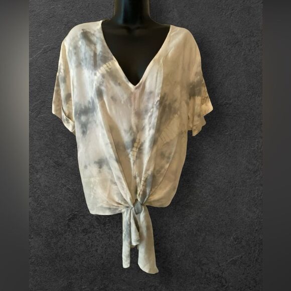 Karen Kane Tops - Karen Kane countryside Tess tie front top tie dye, 100% rayon NWT Size S